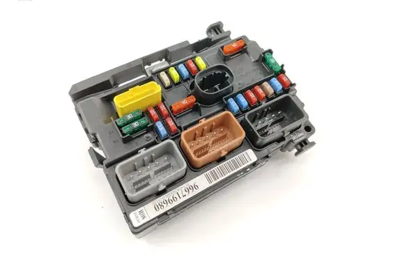 Peugeot 207 Fuse module 9667199680