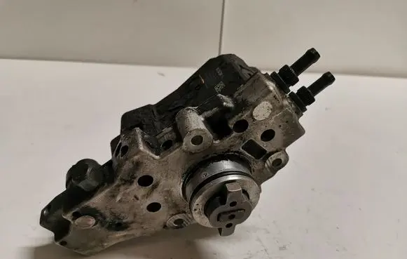 Mercedes-Benz E W211 Fuel injection high pressure pump 0445010078