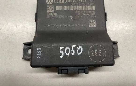 Audi A4 S4 B8 8K Gateway control module 8R0907468A 8R0907468L