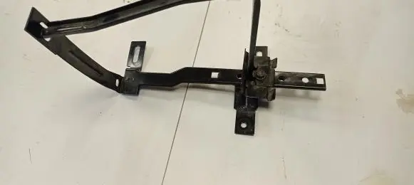 Battery bracket