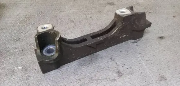 Toyota Verso Engine mounting bracket