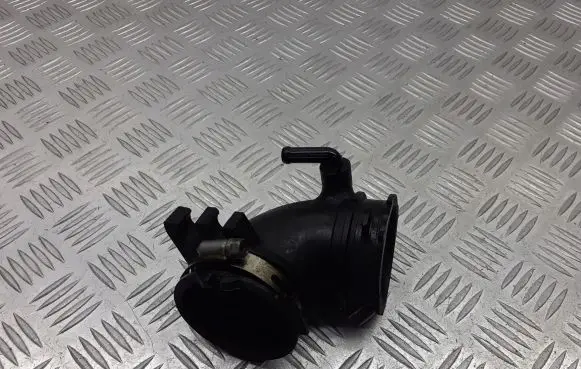 Mazda 3 I Air intake hose/pipe 014081-1611