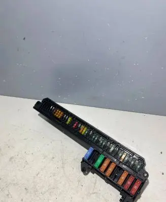 BMW 5 E60 E61 Fuse module 6957330