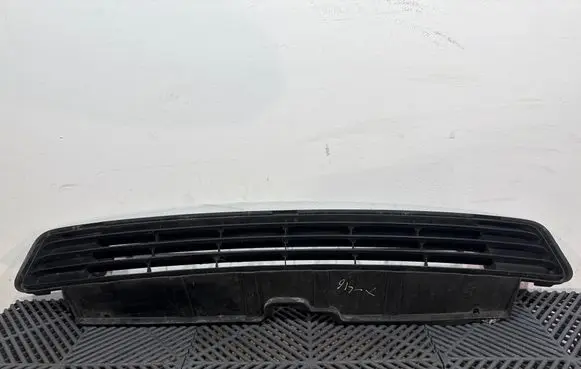 Toyota Prius (XW30) Front bumper lower grill 5311247040
