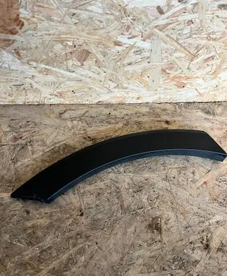 Rear fender molding trim