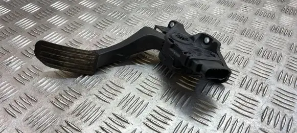 Volvo XC60 Accelerator throttle pedal 31329060