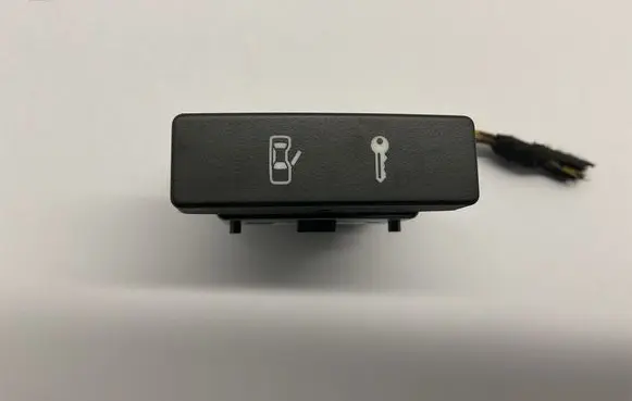 Volkswagen Touareg I Central locking switch button 7L6962125 05136T