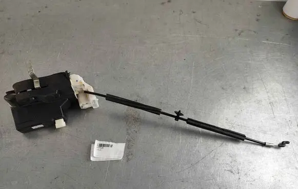 Maserati Quattroporte Rear door lock 67576200