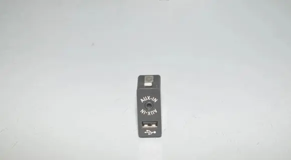 BMW X6 F16 USB socket connector 9266607 84109266607