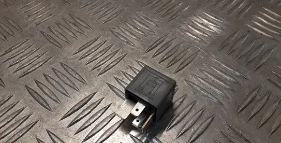 Audi A6 S6 C5 4B Other relay 8D0951253