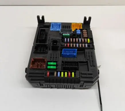Peugeot 3008 II Fuse module 9830790580 28625142