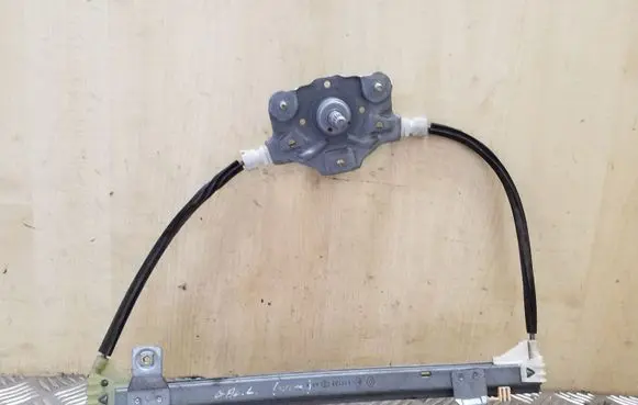 Rear door manual window regulator