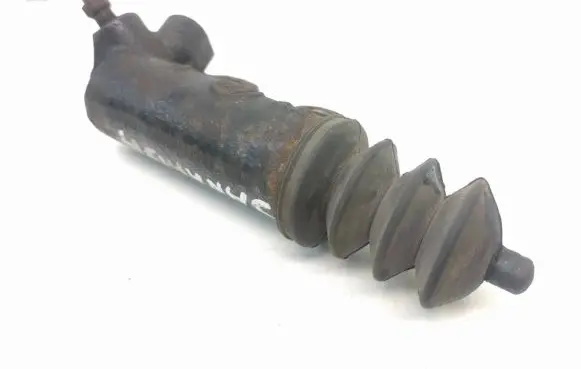 Toyota RAV 4 (XA30) Clutch slave cylinder 