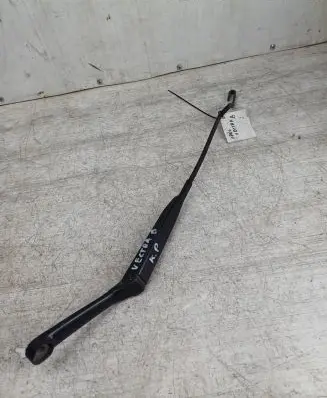 Opel Vectra B Front wiper blade arm 90504174
