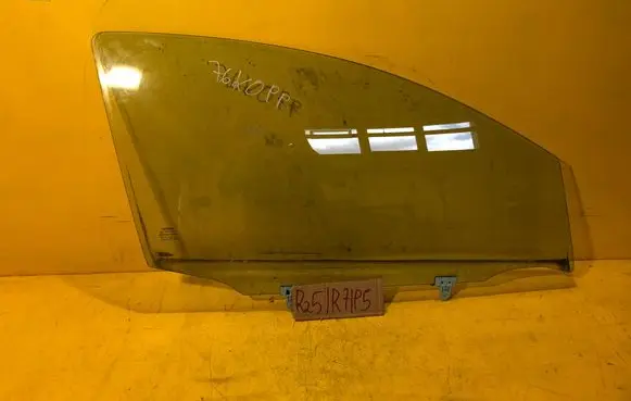 Nissan Qashqai Front door window glass four-door 43R00049