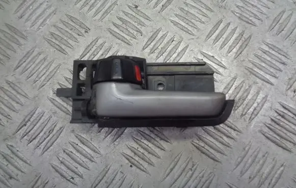 Suzuki SX4 Front door interior handle 