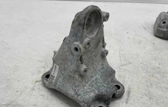 BMW 2 F22 F23 Engine mounting bracket 6859406