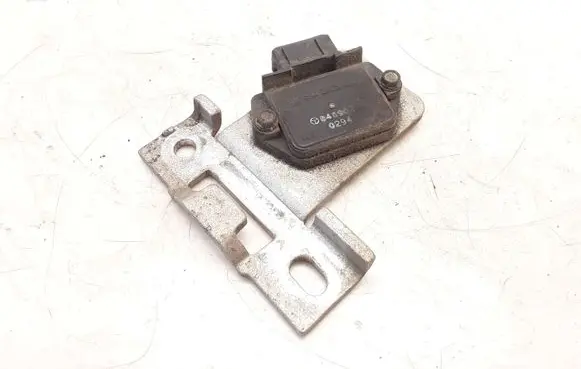 Opel Corsa B Ignition amplifier control unit 90243618