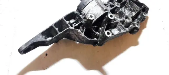 Volvo S40, V40 Engine mounting bracket 9497106