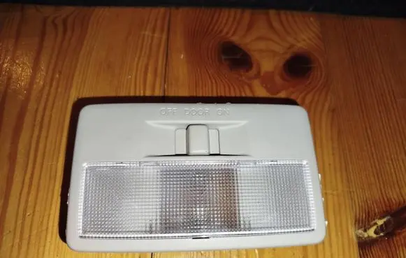 Mazda 3 II Rear seat light 