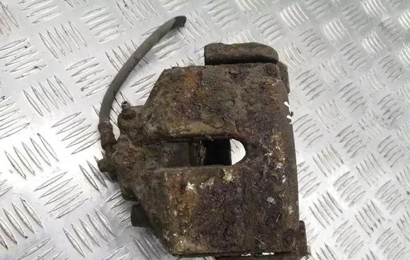 Volkswagen PASSAT B6 Front brake caliper