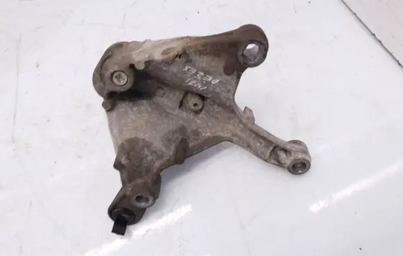 Renault Clio IV Gearbox mounting bracket 112533062R