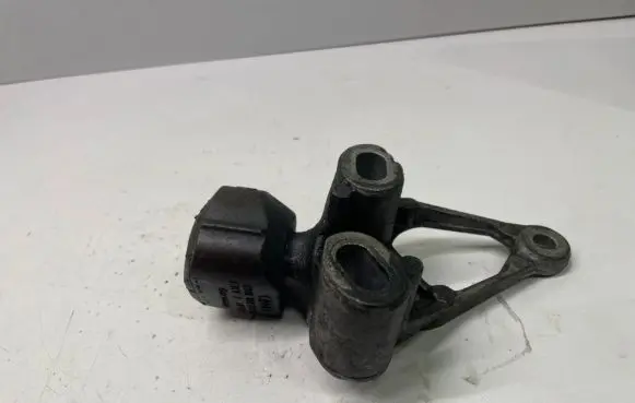 Audi A5 8T 8F Engine mount bracket 8K0199343C 8K0199339D