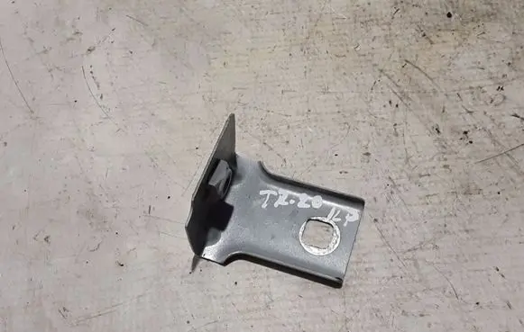 Renault Trafic III (X82) Fender mounting bracket 631425089R