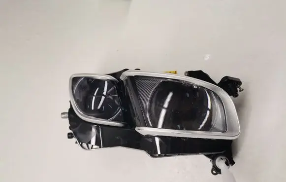 Mercedes-Benz CLS C218 X218 Headlight part 130722300900