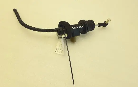 Clutch slave cylinder