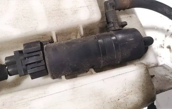 Toyota Avensis T250 Headlight washer pump 