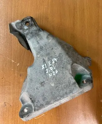 Engine mount bracket