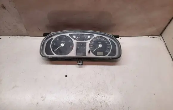 Renault Laguna II Speedometer (instrument cluster) 8200170297