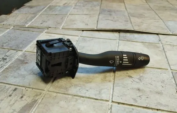 Chevrolet Cruze II Wiper control stalk 39043499