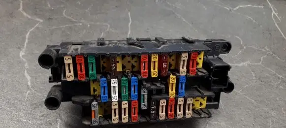 Citroen Berlingo Fuse box set 9635518280