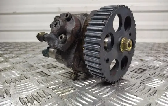Opel Astra H Fuel injection high pressure pump 8973138622 HU2940000071