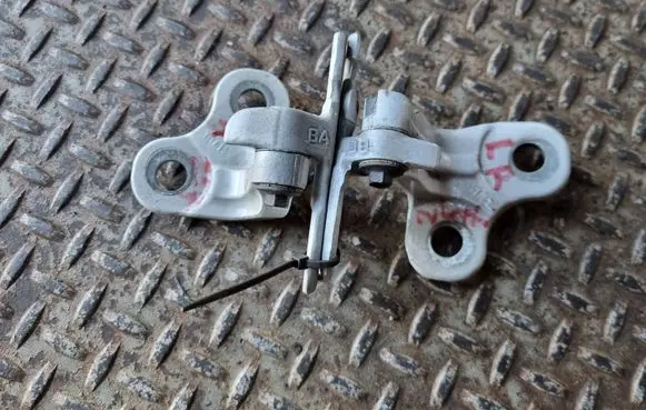 Jaguar XE Rear door hinge set CPLA228A65AD CPLA228A67AC