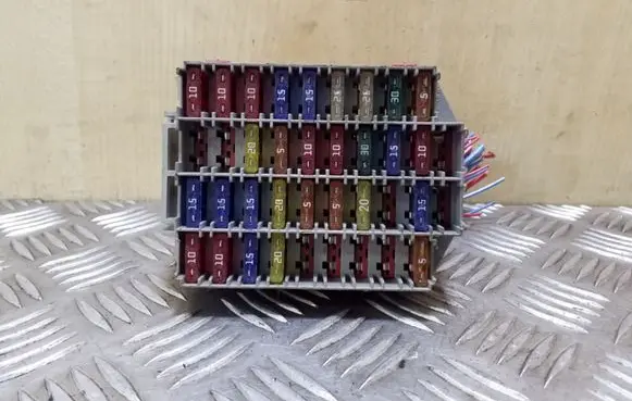 Volvo V70 Fuse module 9162439