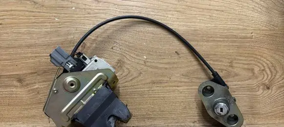 Volvo S80 Tailgate/trunk/boot lock/catch/latch 8679694