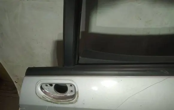 KIA Carens II Front door glass trim molding 