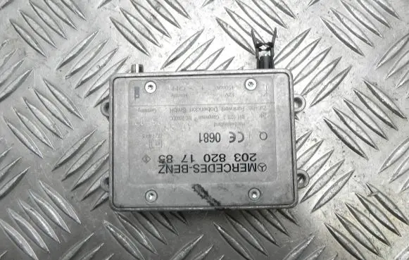 Mercedes-Benz ML W163 Aerial antenna amplifier A2038201785 U485