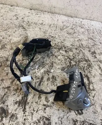 Nissan Juke I F15 Steering wheel buttons/switches 