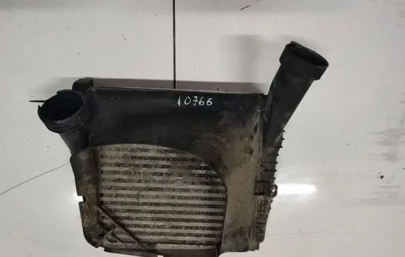 Volkswagen Touareg I Intercooler radiator