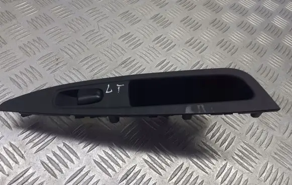 Nissan Qashqai Quarter vent window switch 82961-4EA0AX