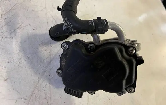 Volkswagen Sharan Throttle valve 04L128069R V290472678 W10100403