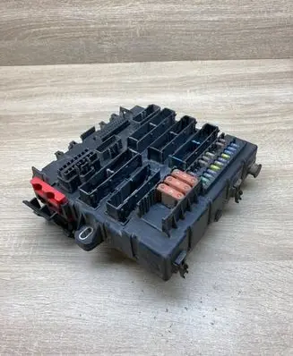Opel Vectra C Fuse module 93173415