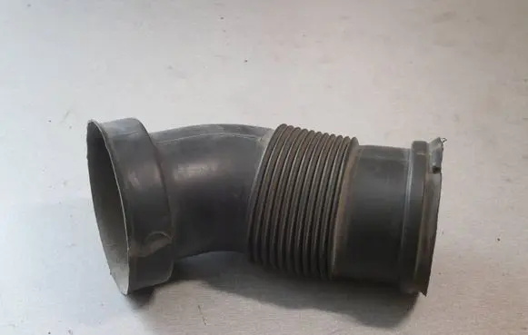 Opel Astra H Air intake duct part 55558369 551020662