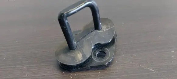 Volvo XC70 Front door lock loop/hook striker 81776401