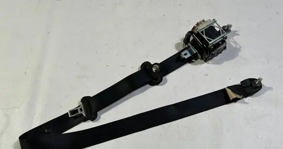 Nissan Titan Front seatbelt 2470952af
