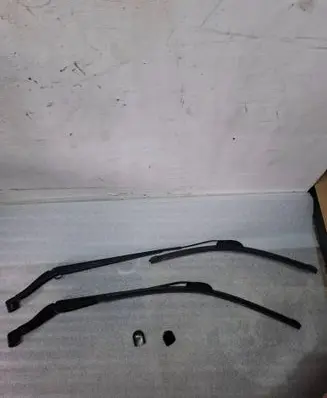 Opel Insignia B Front wiper blade arm 13471434